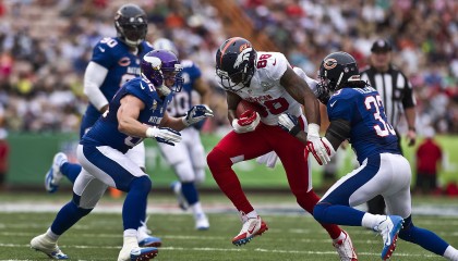 九游app下载中心-“名人趣事：球员场外的大趣味”，球场名场面