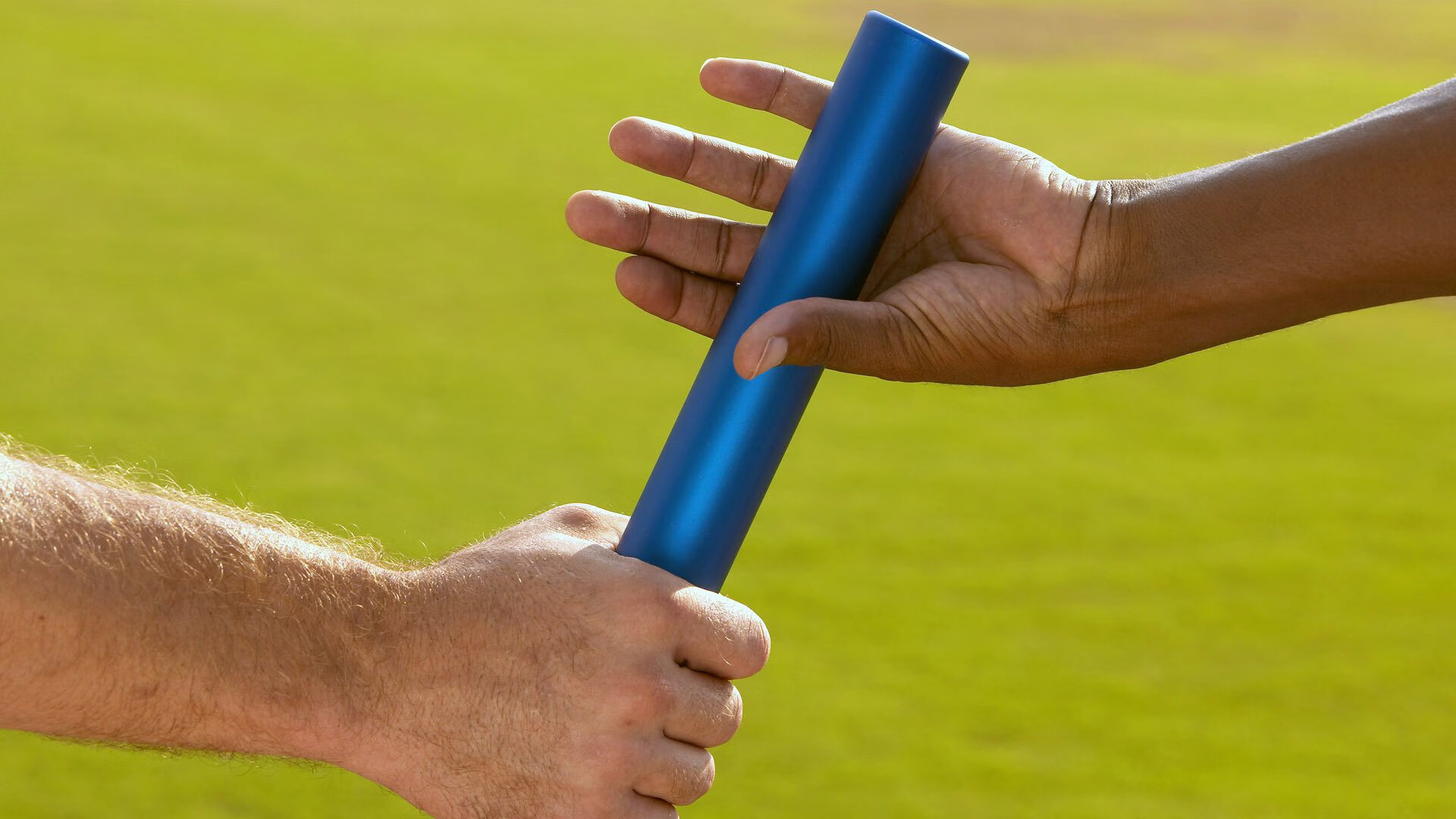 德国骑手弗洛尔·德·温内在2024年欧洲三项赛锦标赛中获得个人铜牌,表现出色。